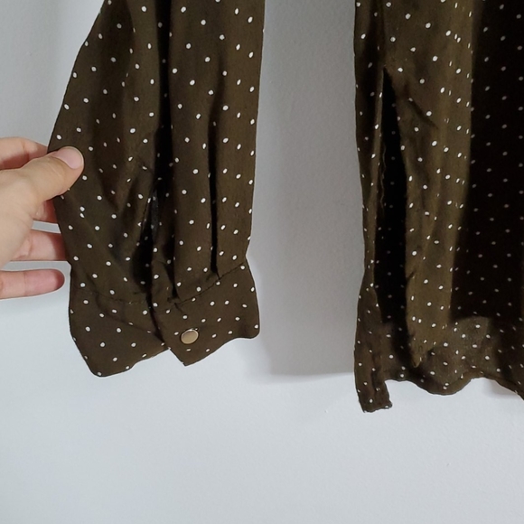 🤎 3/$20 🤎 NEW LOOK Polka Dot Blouse - Picture 3 of 5